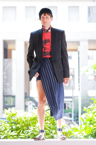 Look 25